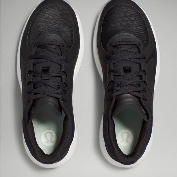 Lululemon Athletica Black Athletic Shoes Sleek Design - Picture 13 of 13